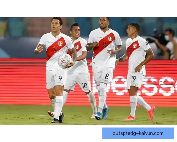 秘鲁队边路突破表现稳健，有望在世界杯预选赛中取得佳绩